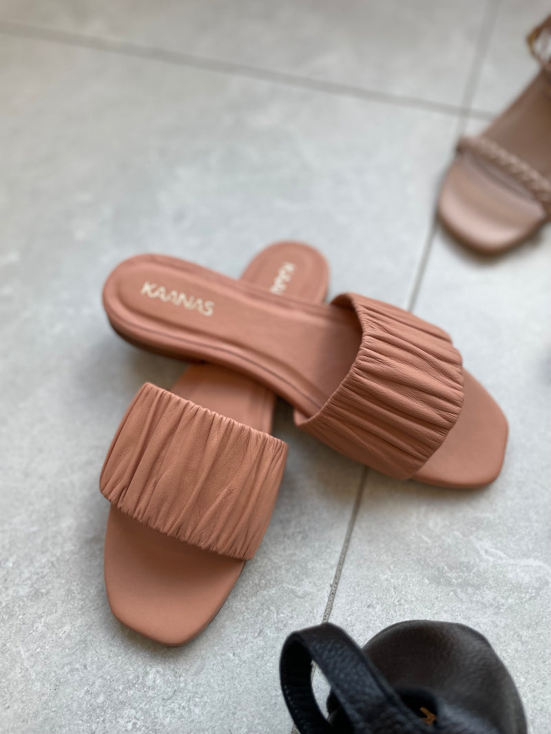 Pekan Ruched Leather Slide / Peach